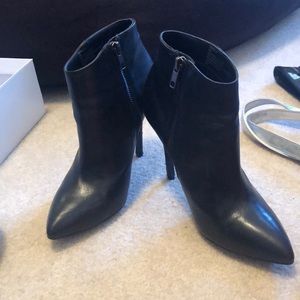 Steve Madden - Black leather booties size 8
